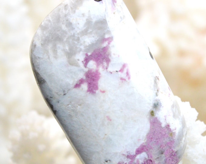 66 carat pink tourmaline quartz - natural stone cabochon pendant - Madagascar // Ref AM87