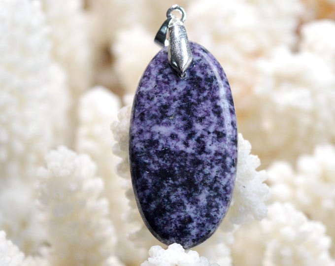 Kämmererite 39 carats - natural stone cabochon pendant - India / FP78