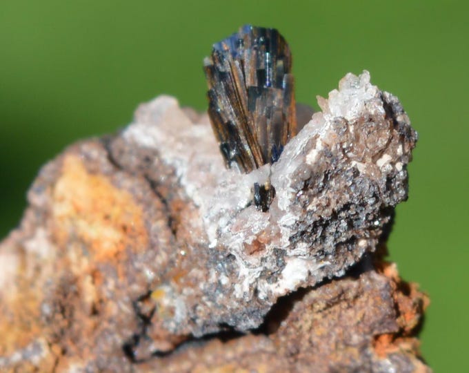Goethite & Quartz 6 grams - Les Redoutières Mine, Chaillac Mines, Chaillac, Le Blanc, Indre, Centre-Val de Loire, France