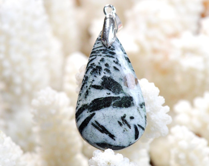 Hornblende & Almandine Garnet 36 carats - natural stone cabochon pendant - Austria / EF78