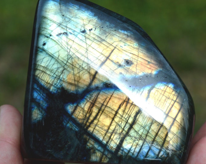 Labradorite 700 grams - Block to place - Ampanihy, Atsimo-Andrefana, Madagascar