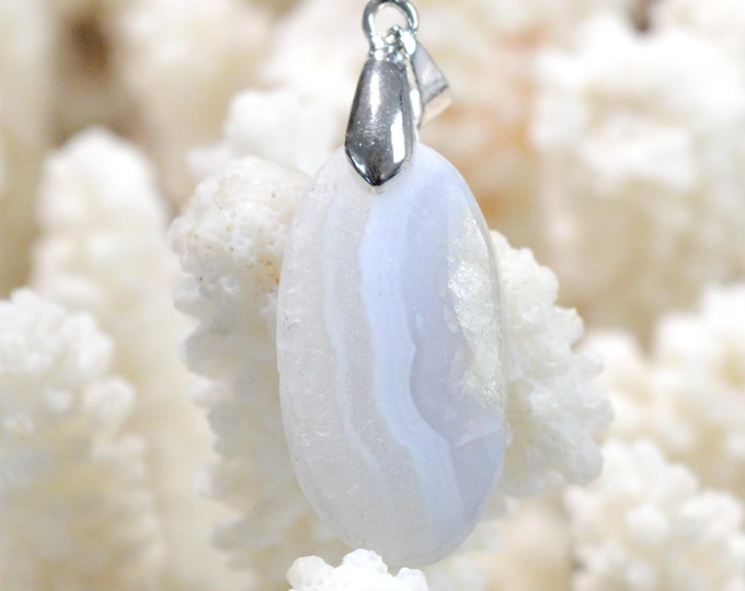 27-carat blue lace agate - natural stone cabochon pendant - Mozambique / GB30