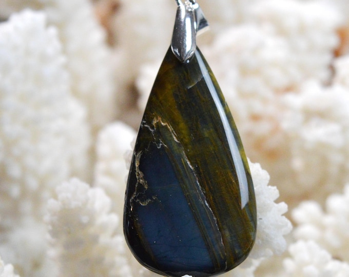 Pietersite var. Nellite - 43 carats - natural stone cabochon pendant - Namibia / FR84