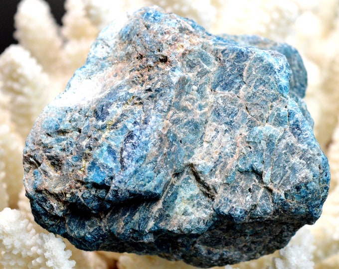 Blue apatite - 540 grams - Betroka, Anosy, Madagascar