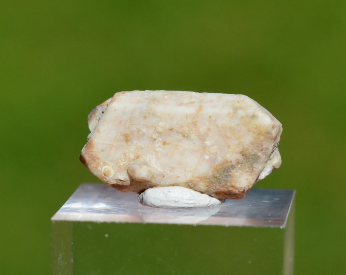 Orthoclase 1.6 grams - Four-la-Brouque ravine, Saint-Babel, Issoire, Puy-de-Dôme, Auvergne-Rhône-Alpes, France