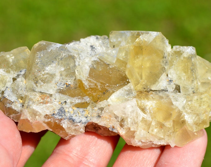 Fluorite 233 grams - Peyrebrune, Montredon-Labessonnié, Castres, Tarn, Occitanie, France