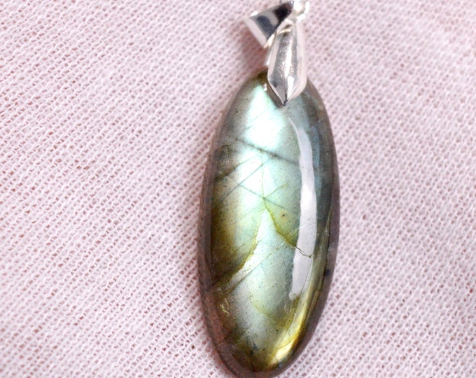 Labradorite 30 carats - natural stone cabochon pendant - Madagascar / FK16