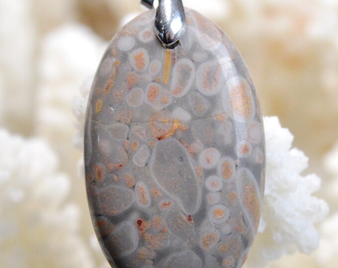 29 carat Blood Jasper - Natural Gemstone Cabochon Pendant - India // BE65