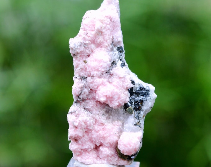 Rhodochrosite & Quartz 15 grams - Starnitsa deposit, Davidkovo ore field, Davidkovo, Banite Municipality, Smolyan Province, Bulgaria