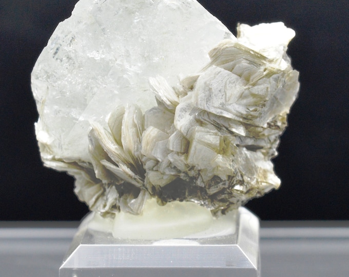AQUAMARINE 66 grams - AQUAMARINE - lustrous crystals cluster - Pakistan