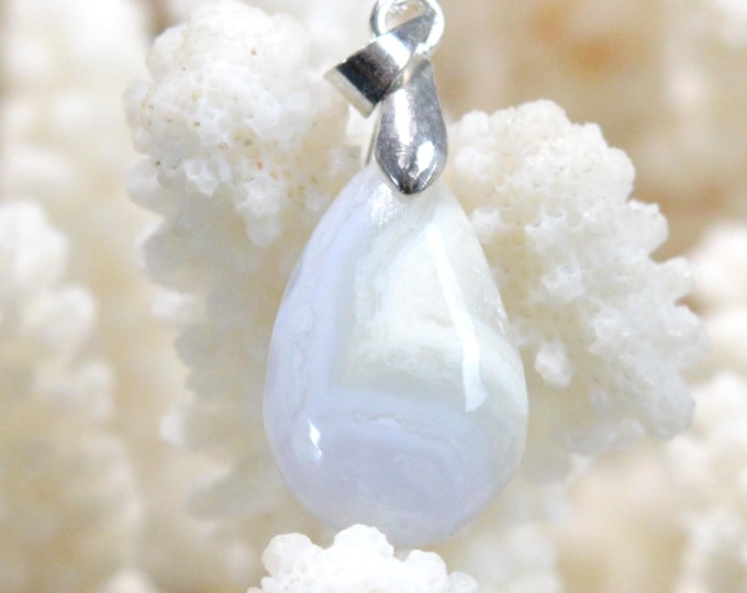 12-carat blue lace agate - natural stone cabochon pendant - Mozambique / GB34