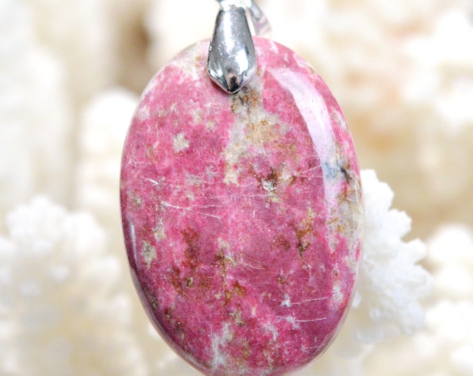 Thulite 55 carats - natural stone cabochon pendant - Norway // BQ32