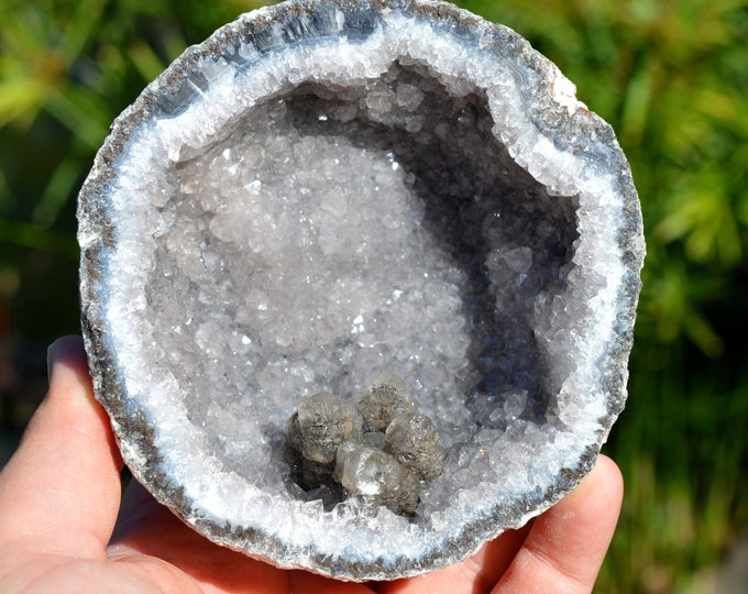Half Geode Quartz Agate Calcite 725 grams - Las Choyas, Aldama Municipality, Chihuahua, Mexico