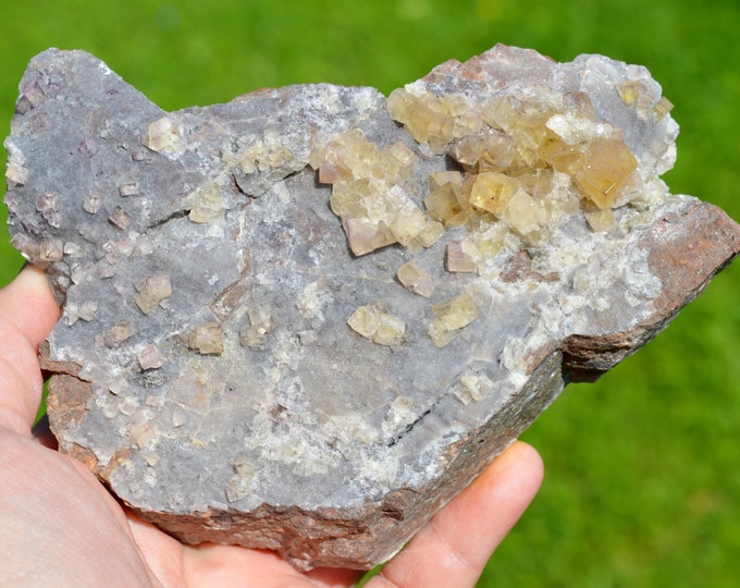 Fluorite 808 grams - Vensat, Riom, Puy-de-Dôme, Auvergne-Rhône-Alpes, France
