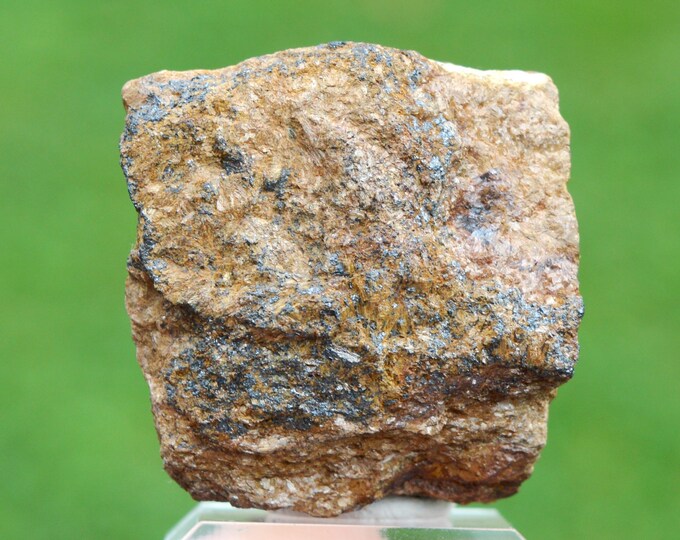Enstatite var. Bronzite 70 grams - Mangabal I intrusion, Sanclerlândia, Goiás, Brazil