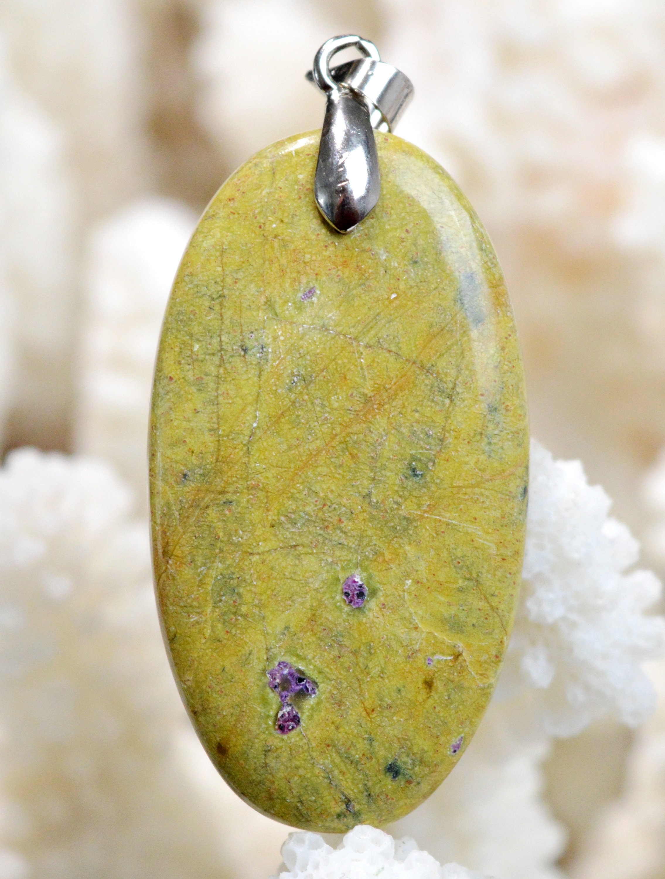 Atlantasite / Serpentine - Stichtite 39 carats - cabochon pendant ...