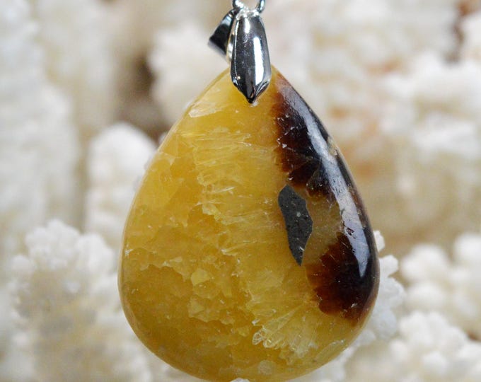 Septaria 60 carats - natural stone cabochon pendant - Madagascar / FR60