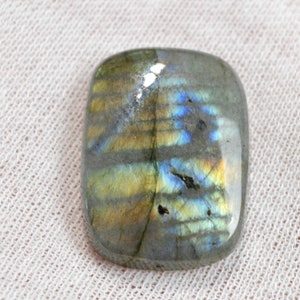Labradorite 44 carats - cabochon pierre naturelle - Madagascar / FJ57