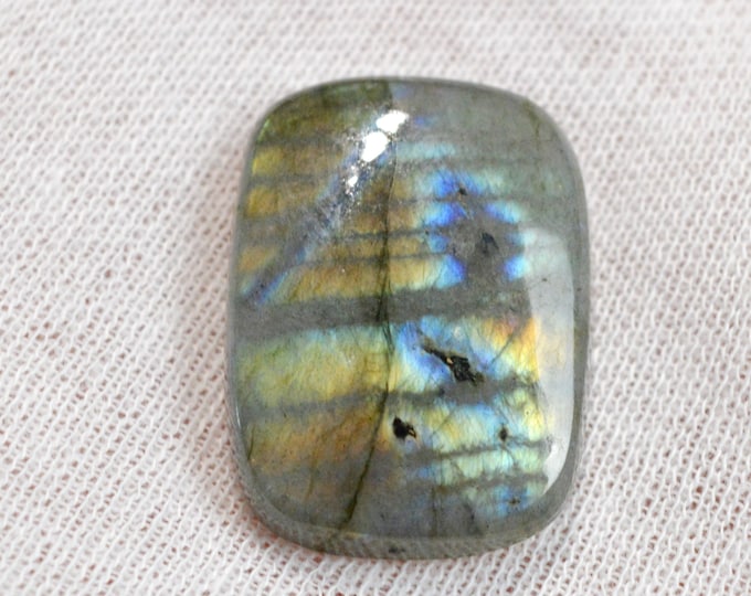 Labradorite 44 carats - natural stone cabochon - Madagascar / FJ57