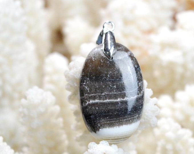 Calcite 34 carats - natural stone cabochon pendant - Mexico / EJ80