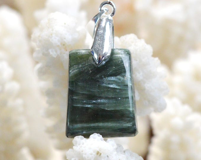 17 carat Seraphinite - natural stone cabochon pendant - Russia / FV25