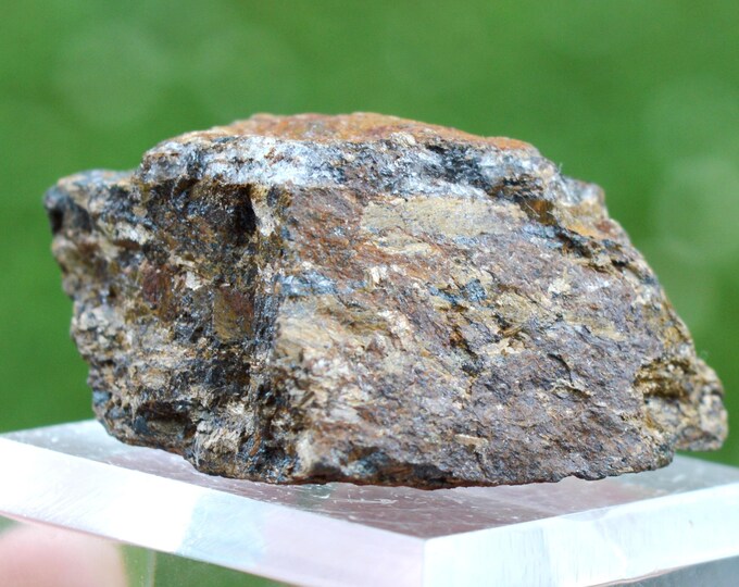 Enstatite var. Bronzite 48 grams - Mangabal I intrusion, Sanclerlândia, Goiás, Brazil