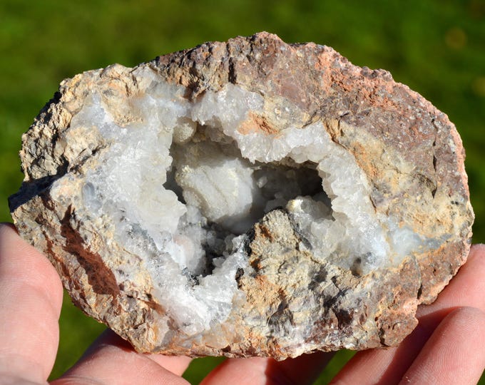 Quartz & Chalcedony Geode, 625 grams - Gard, Occitanie, France