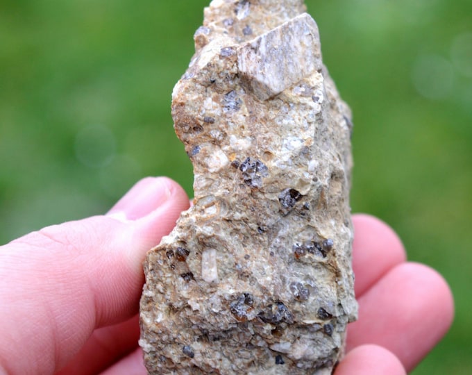Orthoclase 180 grams - Four-la-Brouque ravine, Saint-Babel, Issoire, Puy-de-Dôme, Auvergne-Rhône-Alpes, France