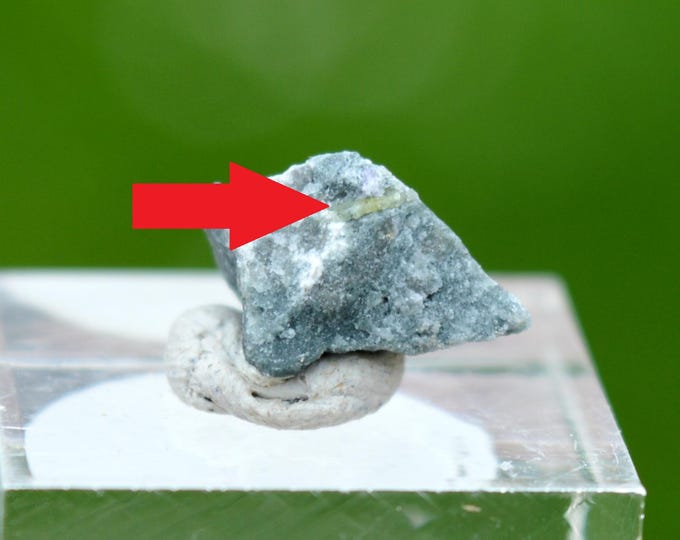 Narsarsukite 0.6 grams - Poudrette quarry, Mont Saint-Hilaire, La Vallée-du-Richelieu RCM, Montérégie, Quebec, Canada