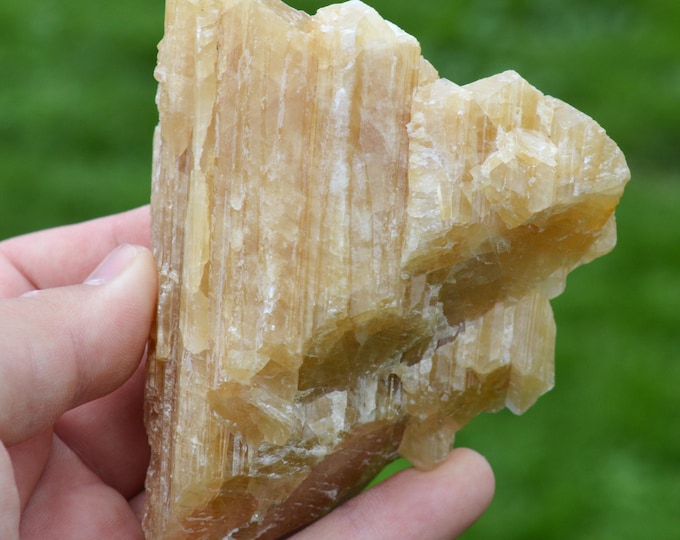 Calcite 410 grams - Combronde, Riom, Puy-de-Dôme, Auvergne-Rhône-Alpes, France