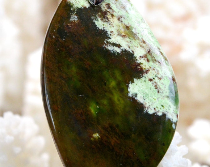 Chrome Chalcedony - 44 carats - Natural Stone Cabochon Pendant - Australia // BM78