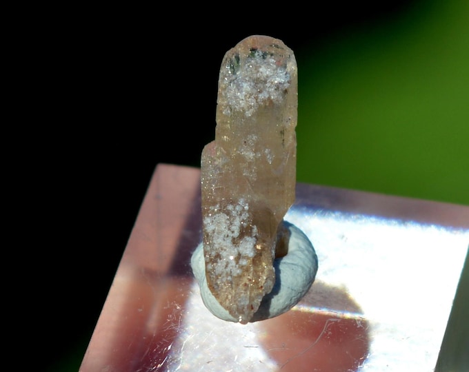 Topaz 0.6 grams - Topaz Mountain, Thomas Range, Juab County, Utah, USA