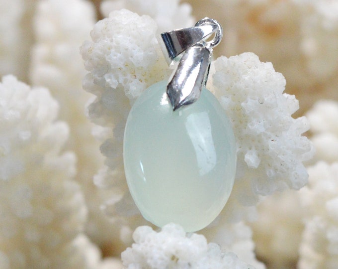 17 carat chalcedony - natural stone cabochon pendant - Türkiye // EA90
