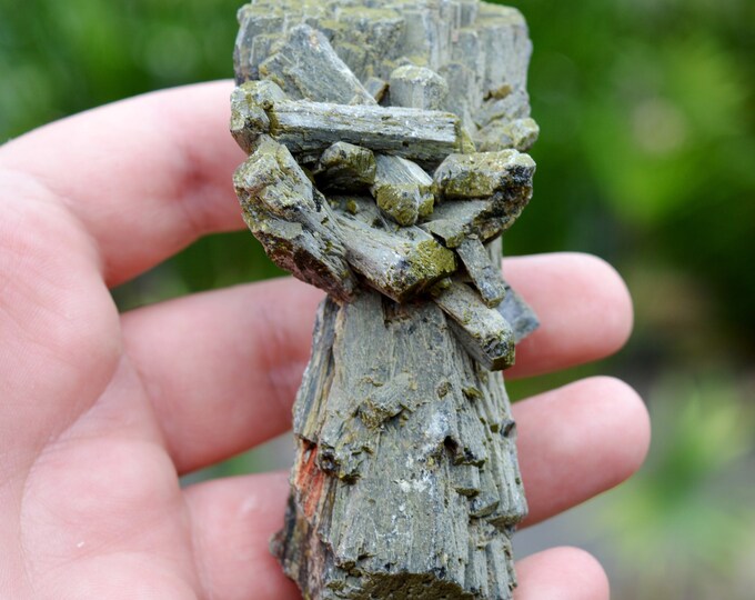 Epidote 235 grams - Bafoulabé Circle, Kayes Region, Mali
