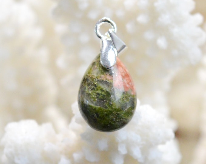 Unakite 6.7 carats - natural stone cabochon pendant - Mozambique // CW31