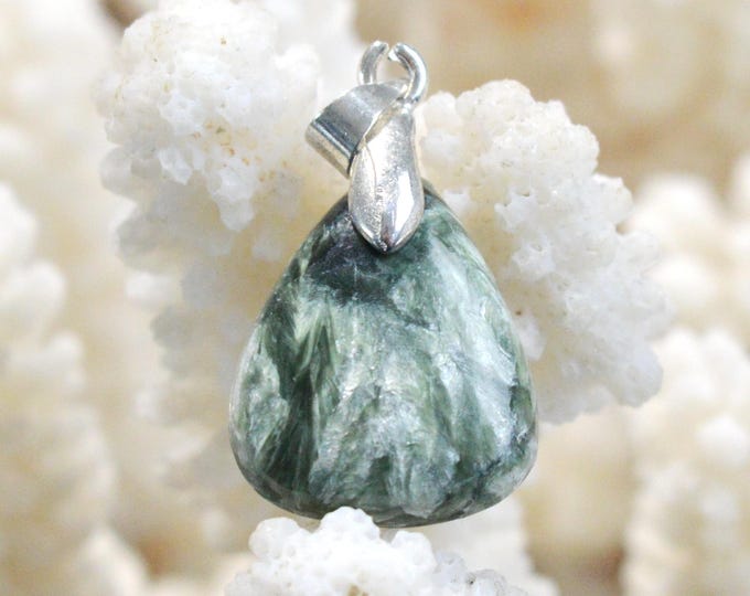 Seraphinite 11 carat - natural stone cabochon pendant - Russia / FV27
