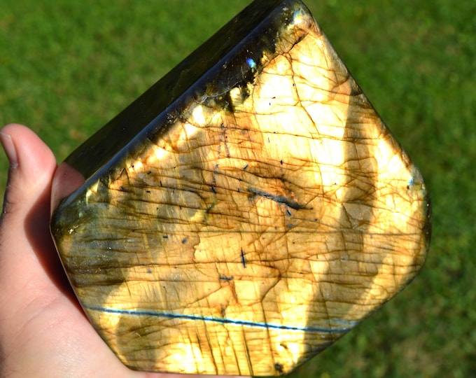 Labradorite 1716 grammes - Bloc à poser - Ampanihy, Atsimo-Andrefana, Madagascar