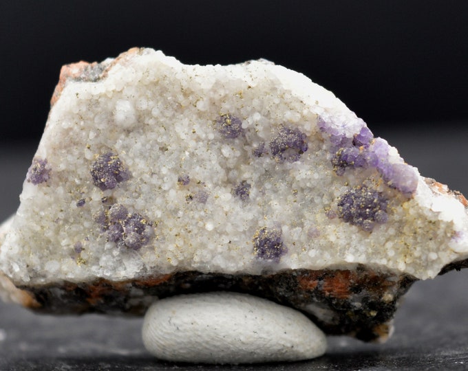 Fluorite - 15 grams - Buxières-les-Mines, Moulins, Allier, Auvergne-Rhône-Alpes, France