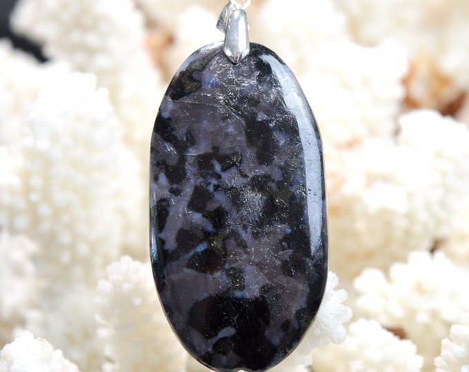 Gabbro 83 carats - natural stone cabochon pendant - Madagascar // DL49