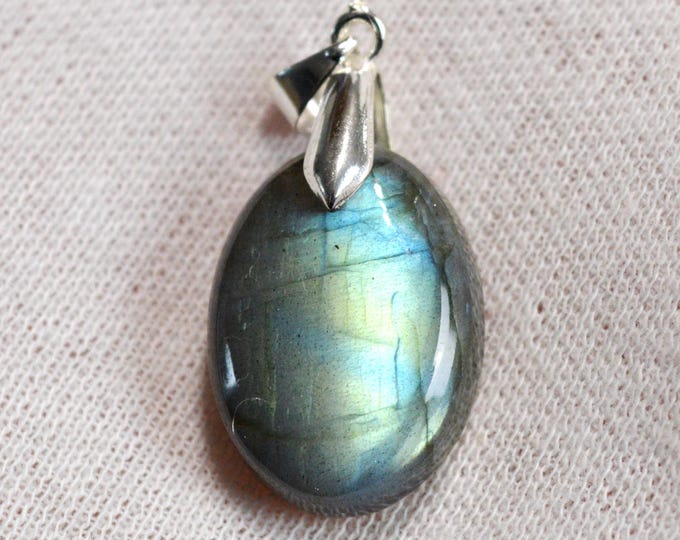 31-carat Labradorite - natural stone cabochon pendant - Madagascar / FZ28