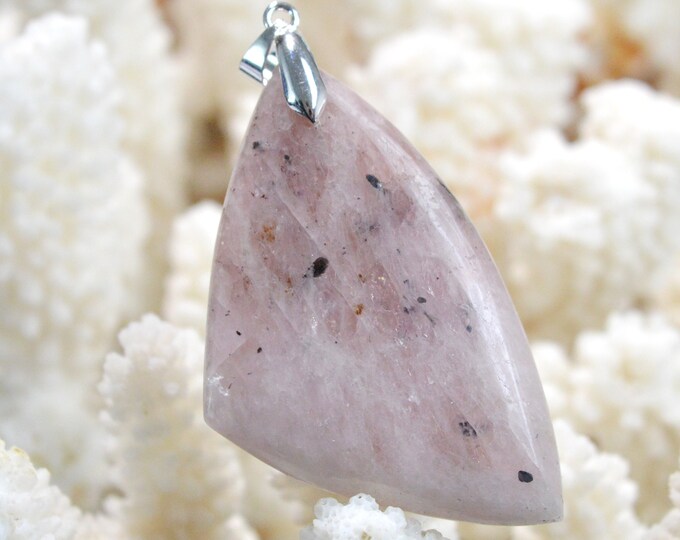 Garnet var. Pyrope & Ellenbergerite 100 carats - natural stone cabochon pendant - Italy / FM33 - RARE
