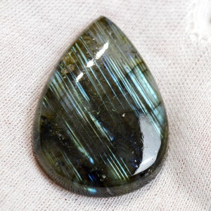 Labradorite 99 carats - cabochon pierre naturelle - Madagascar / FJ44