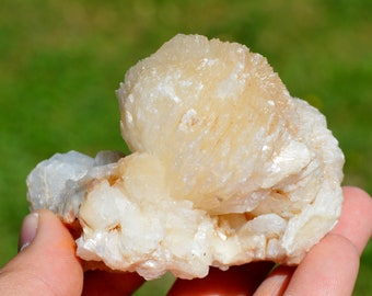 Stilbite 223 grams - Pune District, Pune Division, Maharashtra, India