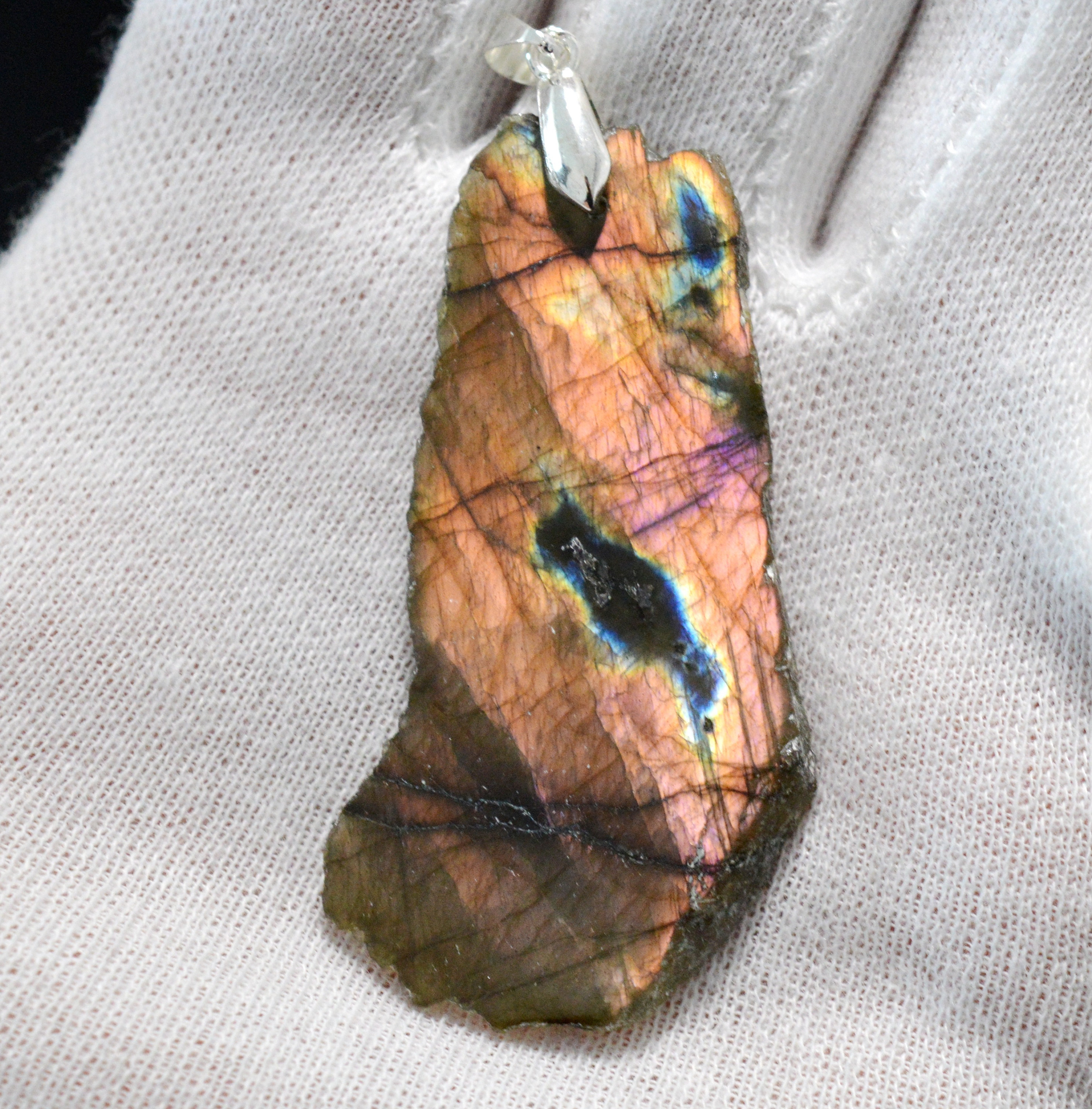 Labradorite sculptée, Madagascar, Las47 - ENEGERCIA EI