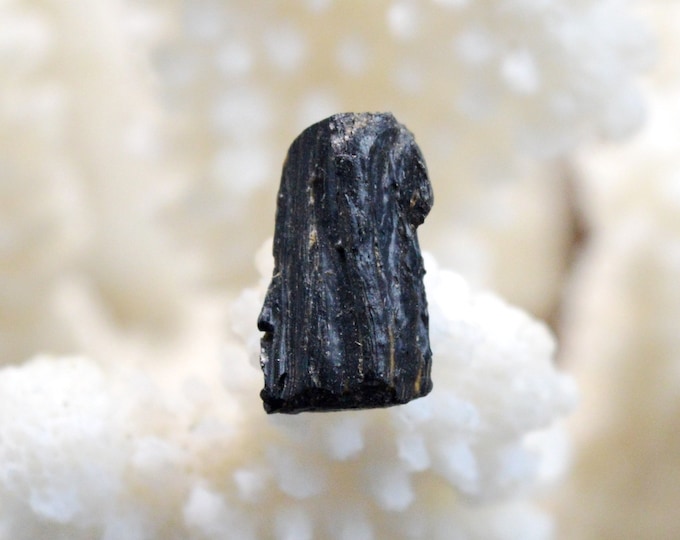 Irghizite tektite - 2.6 carats - Zhamanshin impact crater, Yrgyz District, Aktobe Region, Kazakhstan