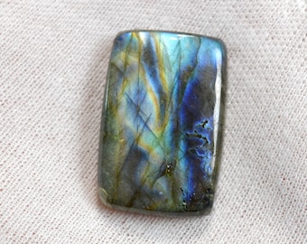 Labradorite 71 carats - natural stone cabochon - Madagascar / FJ82