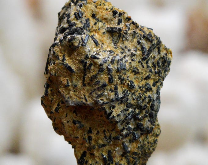 Tourmaline var. Schorl & Schist 9 grams - Orvault, Nantes, Loire-Atlantique, Pays de la Loire, France
