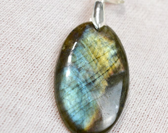 38-carat Labradorite - natural stone cabochon pendant - Madagascar / GC65