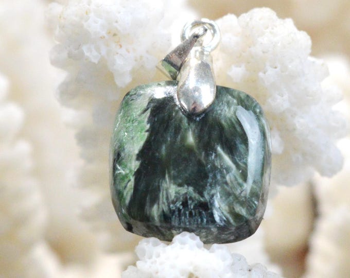 13 carat Seraphinite - natural stone cabochon pendant - Russia / FV26