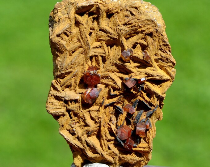 Vanadinite & baryte - 61 grams - Coud'a workings, Mibladen, Aït Oufella Caïdat, Midelt Province, Drâa-Tafilalet Region, Morocco